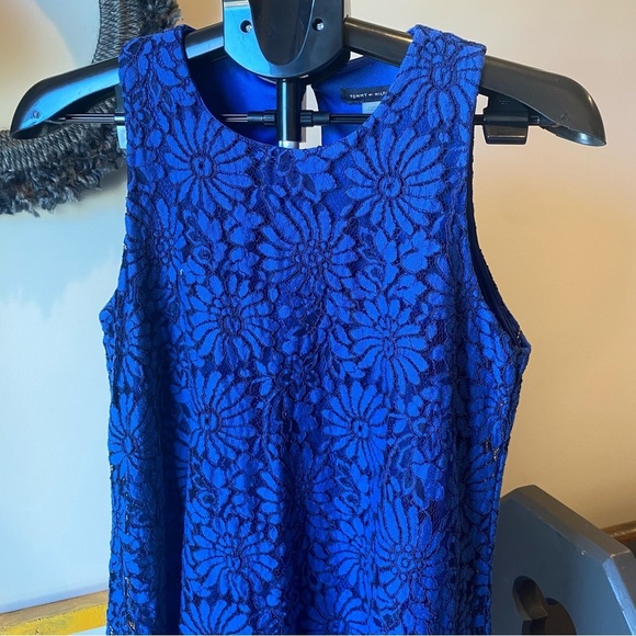 Tommy Hilfiger Elegant Blue Floral Lace Dress - Picture 2 of 5